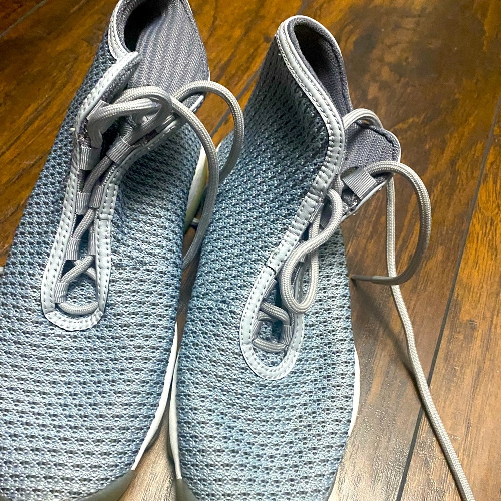 Shoes size 5.5